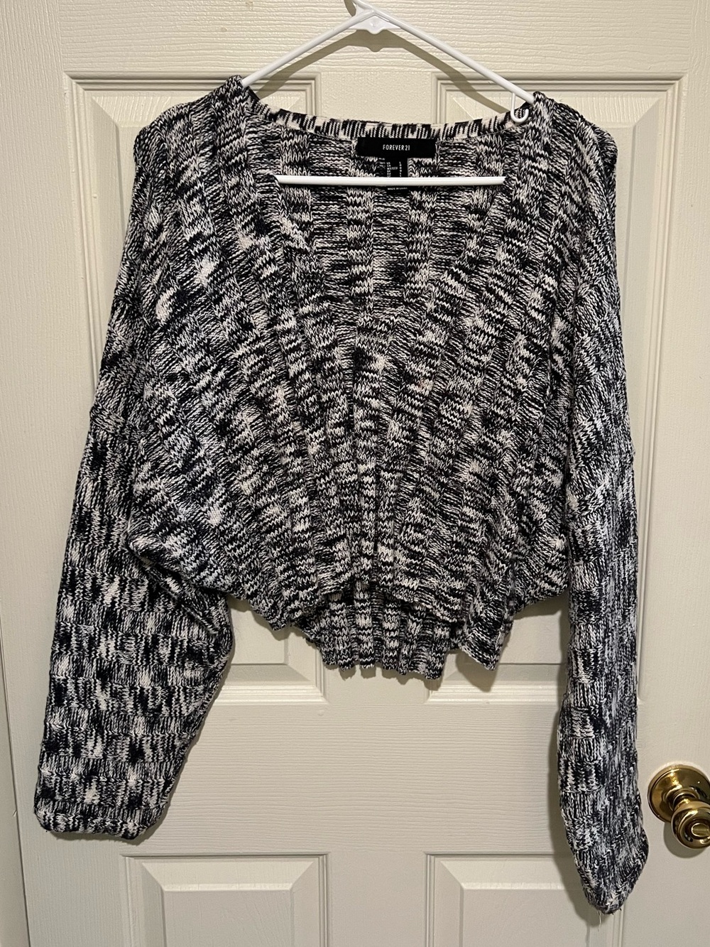 Forever 21 Black & White Marled Cropped V-Neck Cardigan Size L